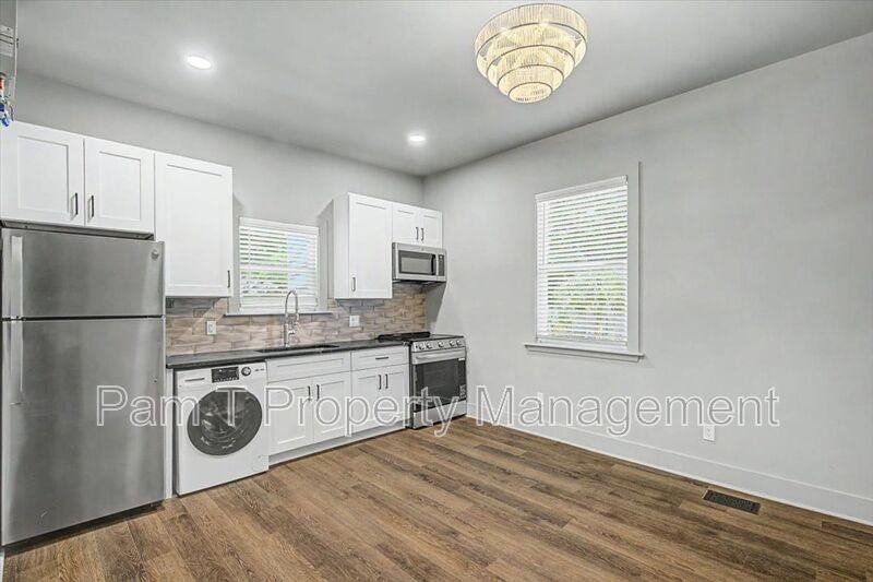 637 E 38th St #B - Photo 7 of 17