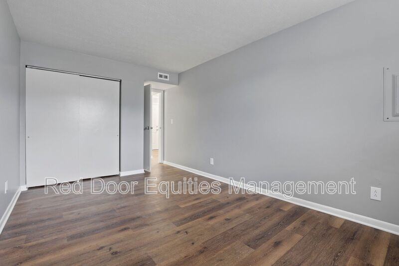 123 W Walnut St #N - Photo 6 of 10