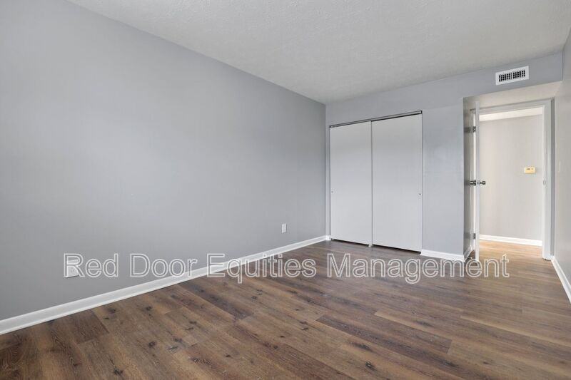 123 W Walnut St #N - Photo 7 of 10