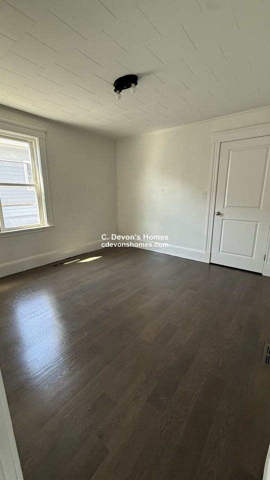 953 Shirley St #1 - Photo 4 of 13
