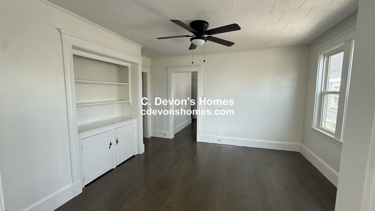 953 Shirley St #1 - Photo 6 of 13
