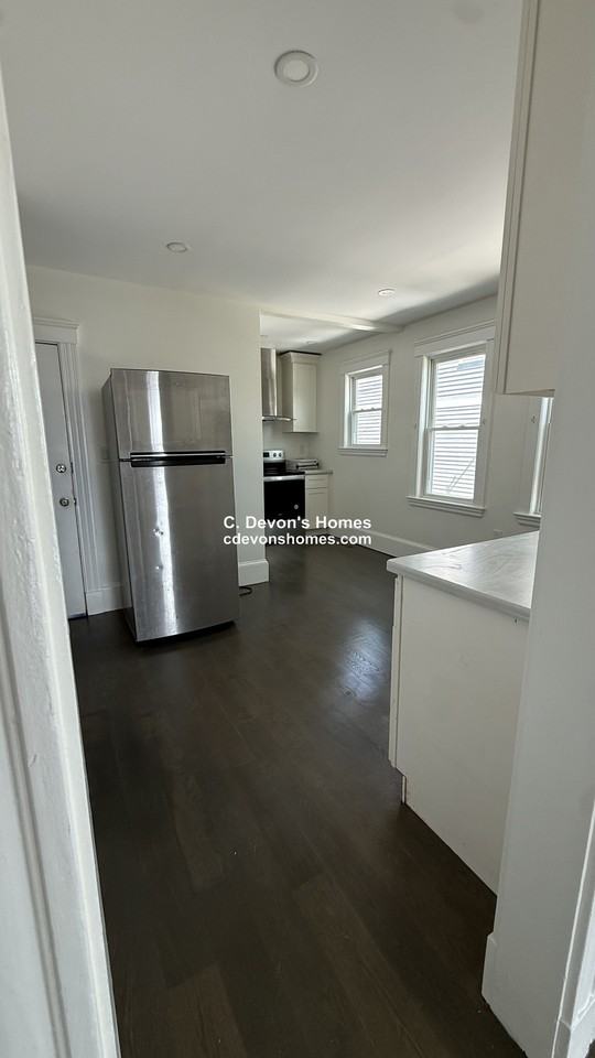 953 Shirley St #1 - Photo 7 of 13