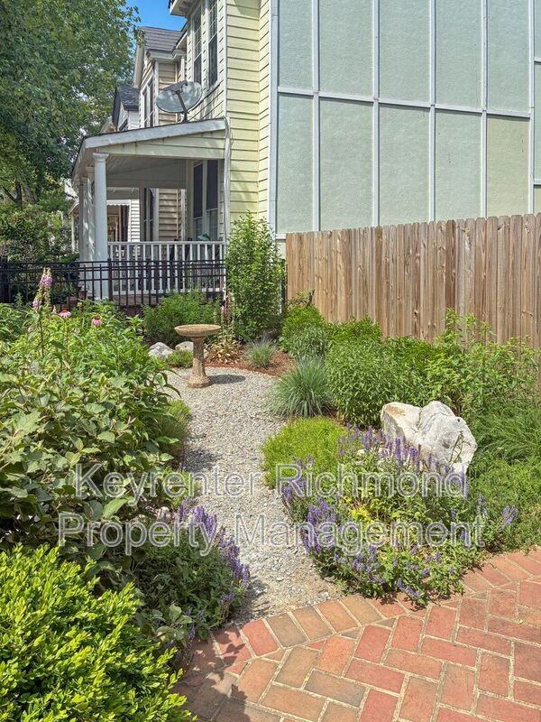 615 S Laurel St - Photo 4 of 30