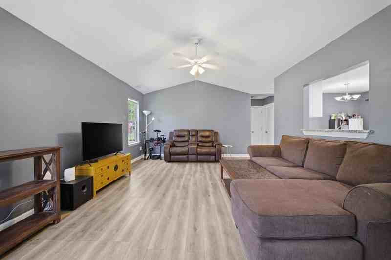 4553 Shoshone Ct - Photo 6 of 31