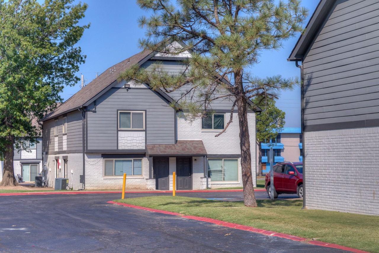 Windsor Village Townhomes - Photo 3 of 19