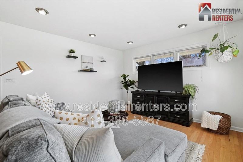 3615 N 87th St - Photo 3 of 28