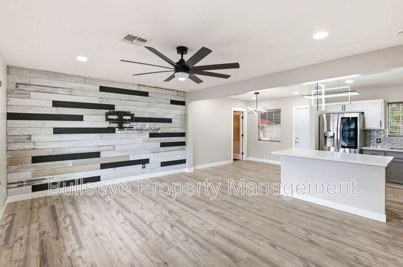 2022 N 40th St - Photo 4 of 31
