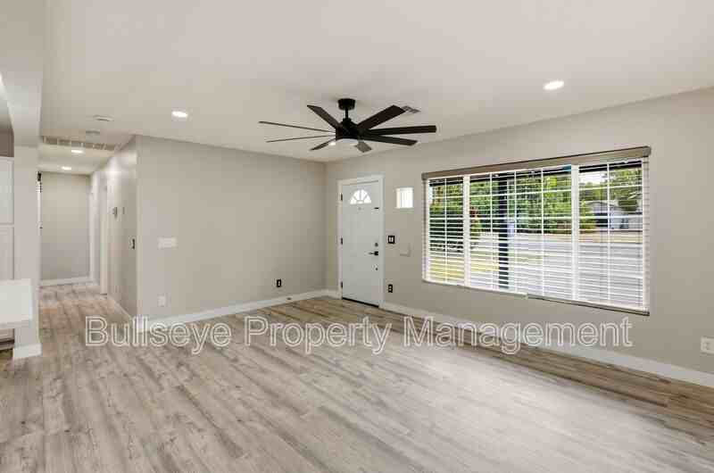 2022 N 40th St - Photo 5 of 31