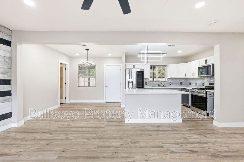 2022 N 40th St - Photo 7 of 31