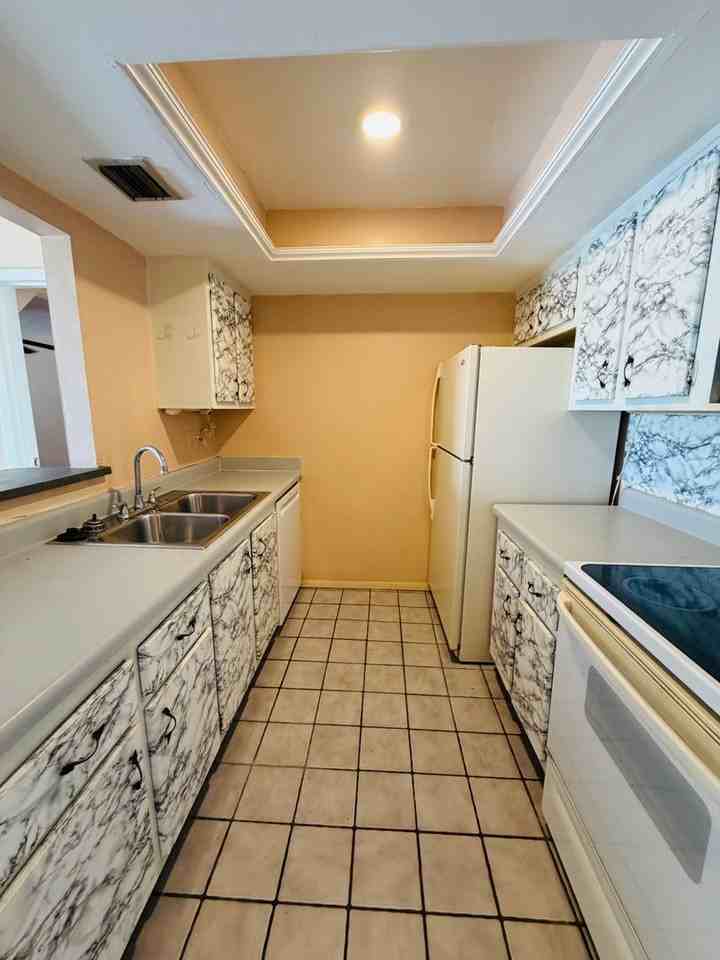 3704 Broadway #313 - Photo 4 of 18