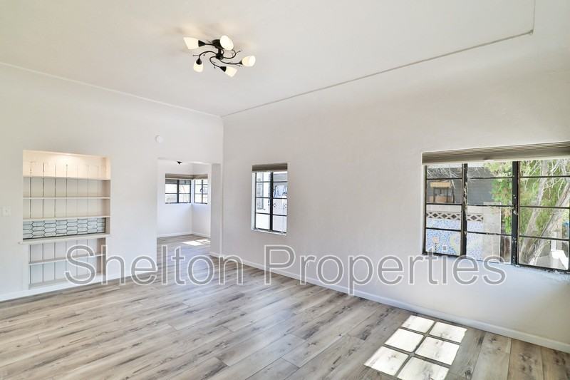 1802 N Laurel Ave - Photo 7 of 30