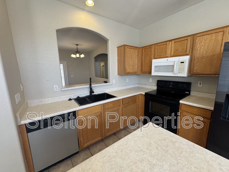 12913 W Corrine Dr - Photo 4 of 12