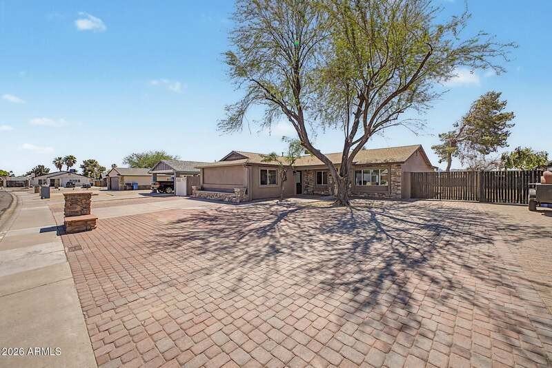 2601 E Dahlia Dr - Photo 2 of 34