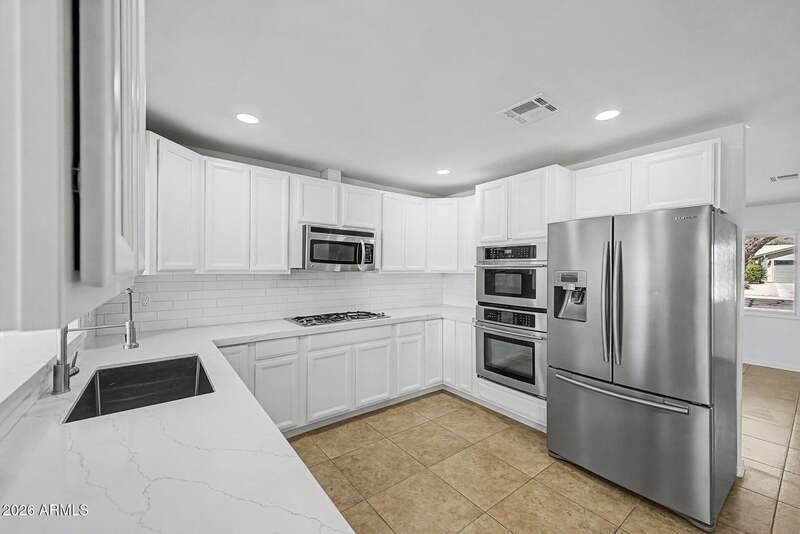 2601 E Dahlia Dr - Photo 4 of 34