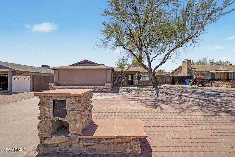 2601 E Dahlia Dr - Photo 5 of 34