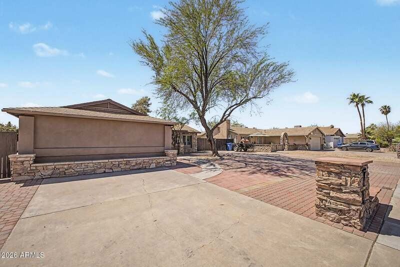 2601 E Dahlia Dr - Photo 6 of 34