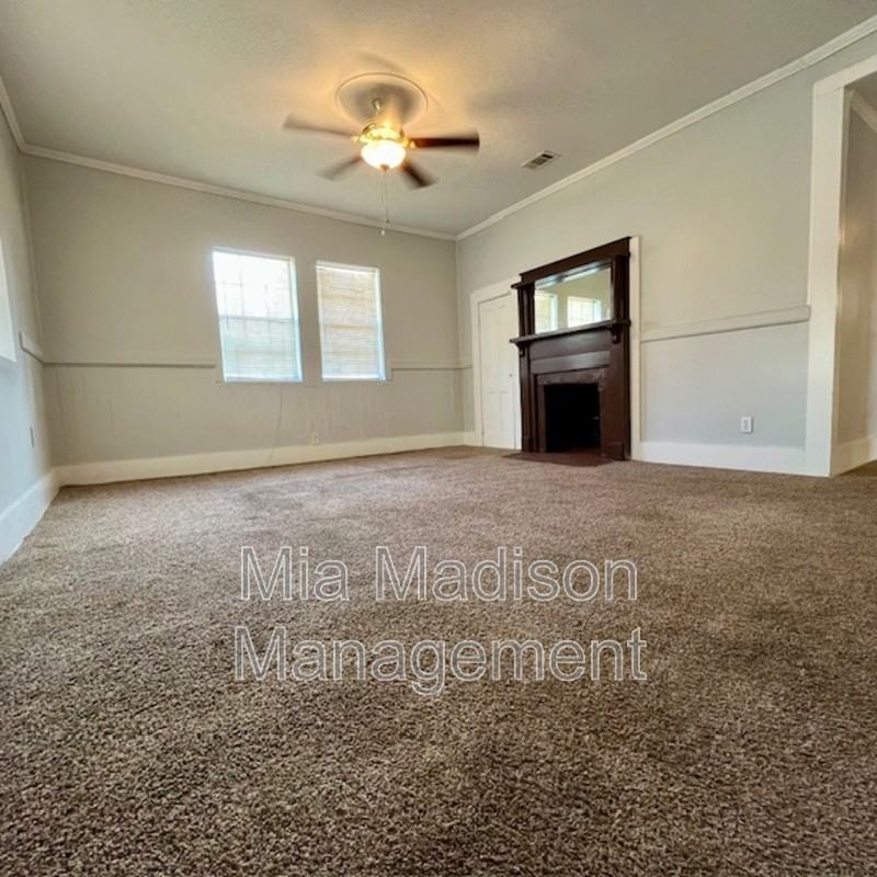 211 W 59th St - Photo 5 of 23