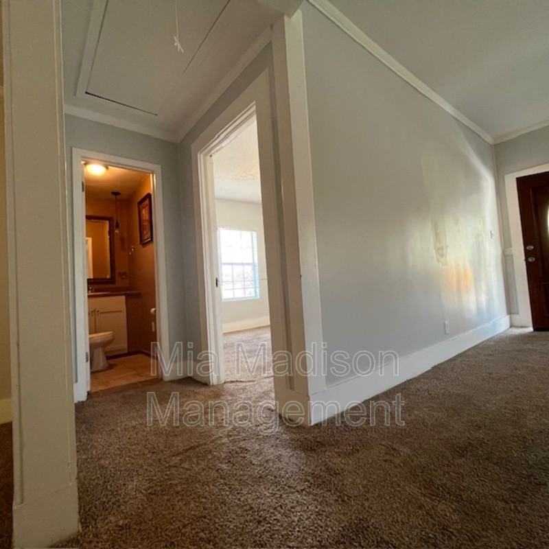211 W 59th St - Photo 7 of 23