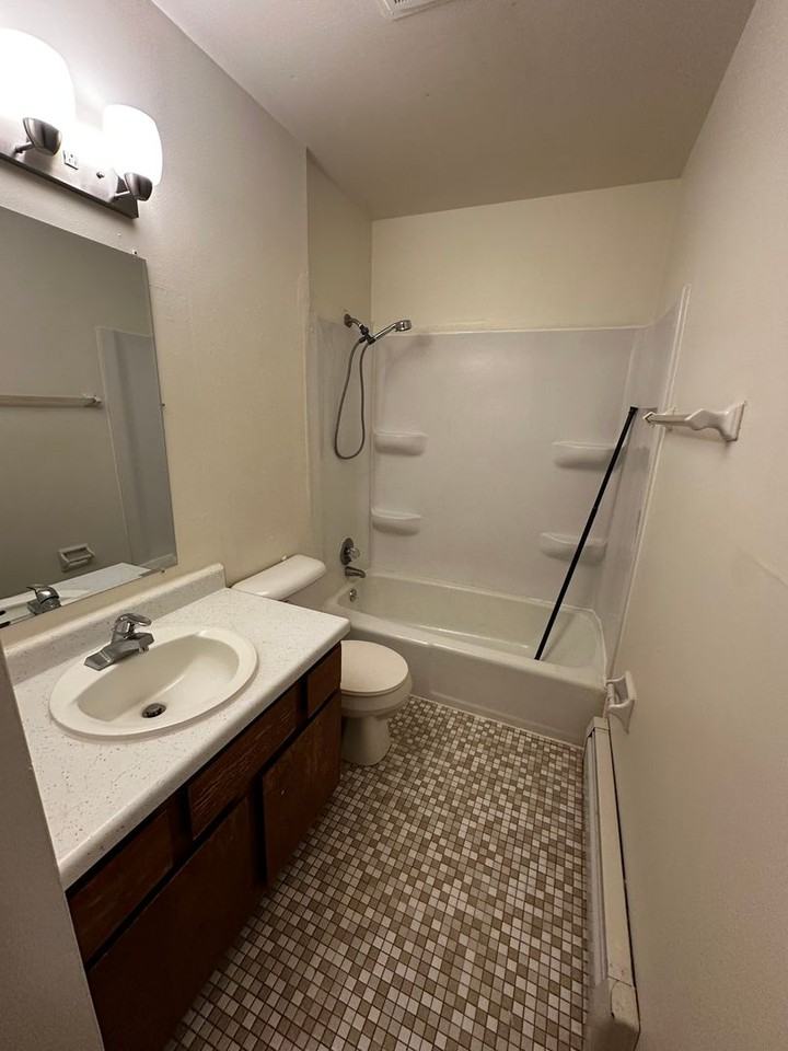 309 E. Memorial Dr - Photo 4 of 10