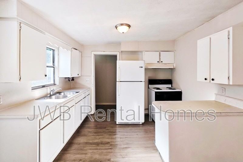 2319 Almeda St - Photo 2 of 15