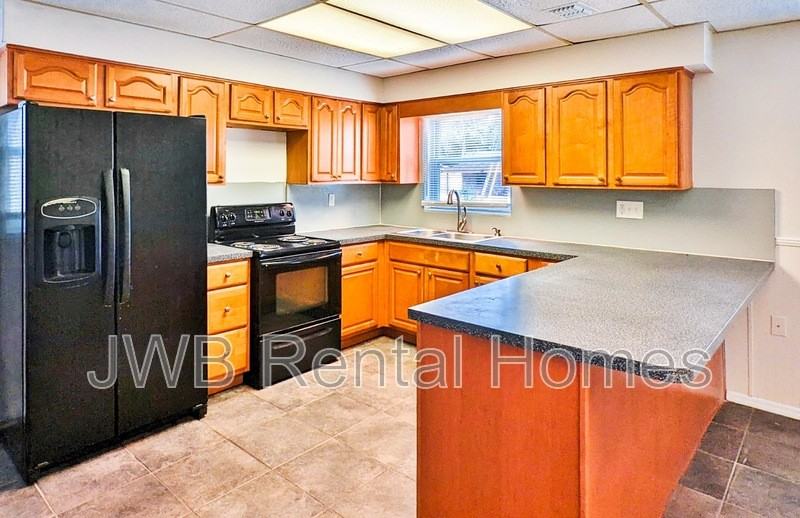 7528 Dalehurst Dr S - Photo 2 of 13