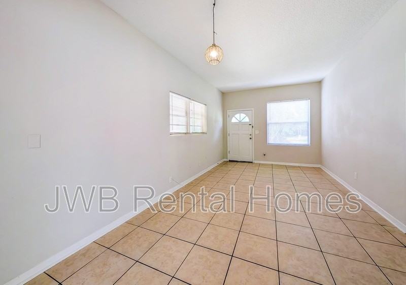 5253 Janice Cir S - Photo 4 of 18