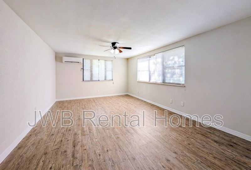 5253 Janice Cir S - Photo 5 of 18