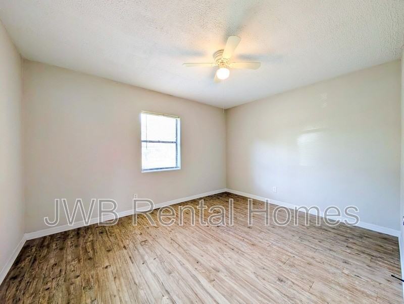5253 Janice Cir S - Photo 7 of 18