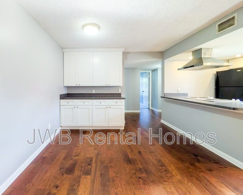 5524 Greatpine Ln N - Photo 4 of 16
