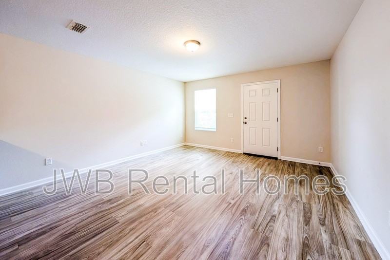 8493 Mcgirts Village Ln - Photo 4 of 17