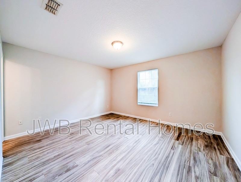 8493 Mcgirts Village Ln - Photo 5 of 17