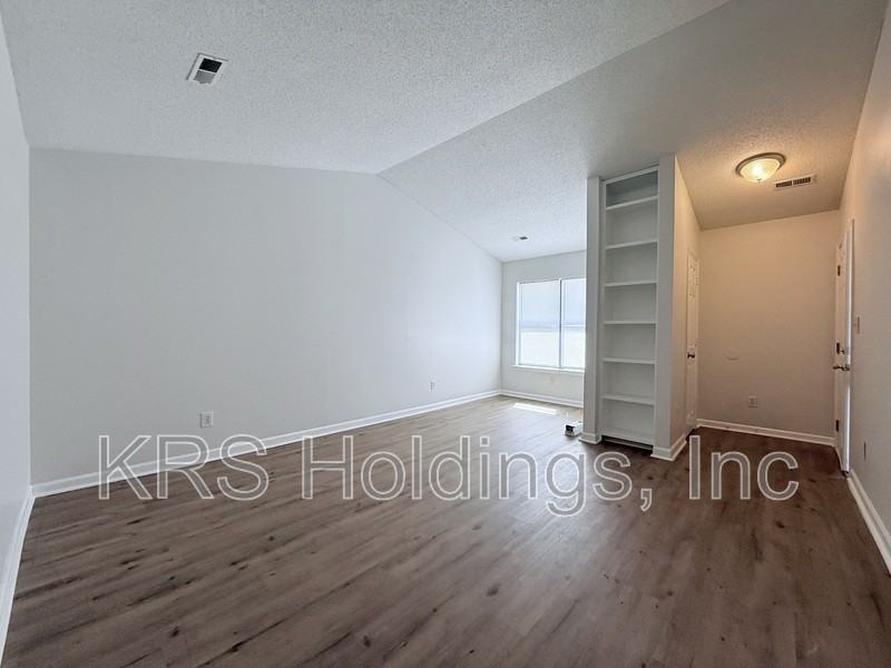 612 Kendall Dr - Photo 4 of 14