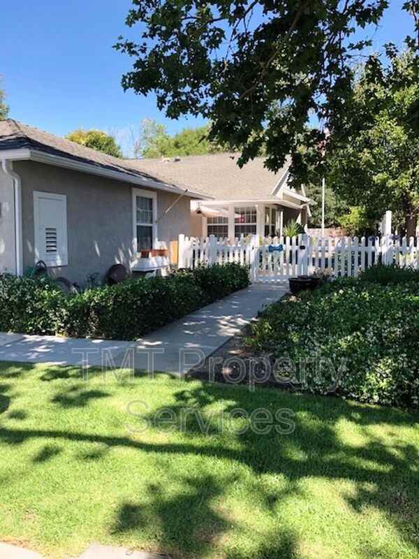 948 Bluebell Way - Photo 2 of 12