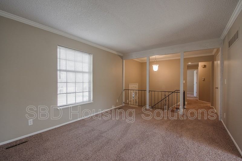 10408 Smalley Ct - Photo 2 of 8