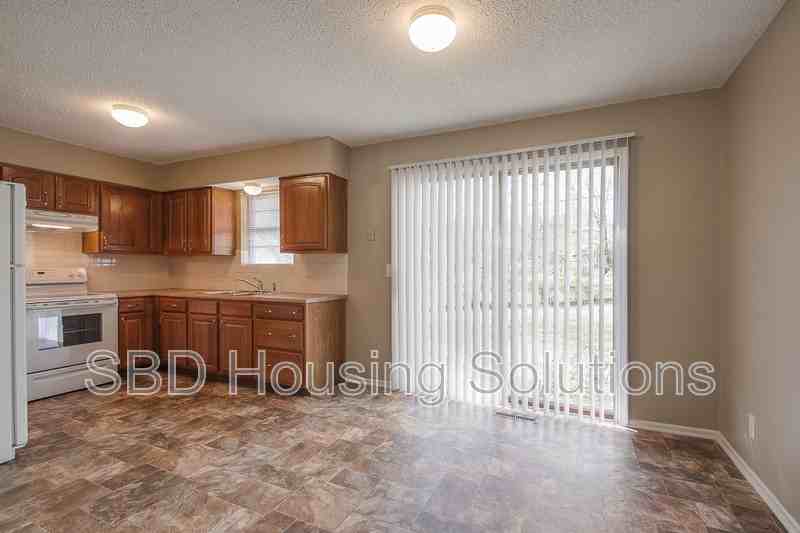 10408 Smalley Ct - Photo 3 of 8