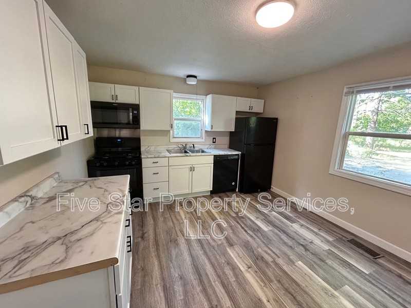 12 Douglas Ct - Photo 3 of 27
