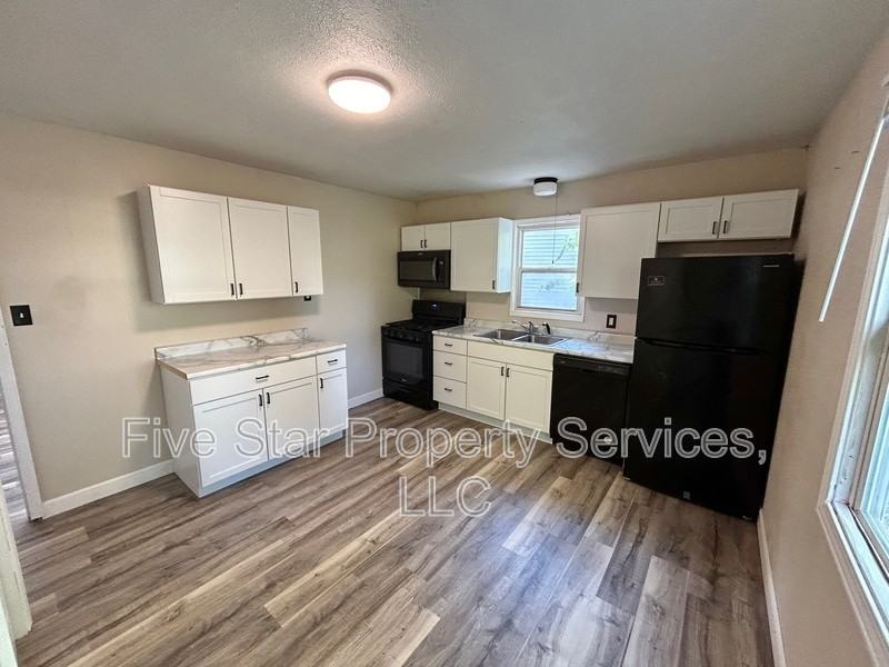 12 Douglas Ct - Photo 4 of 27