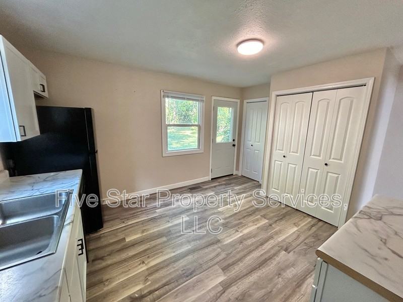 12 Douglas Ct - Photo 5 of 27
