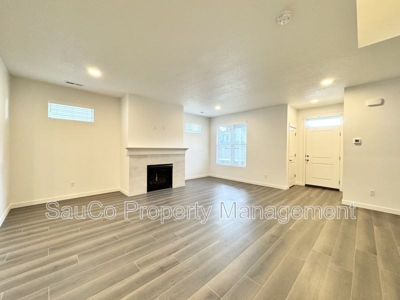 1248 S 28th Ter - Photo 3 of 26