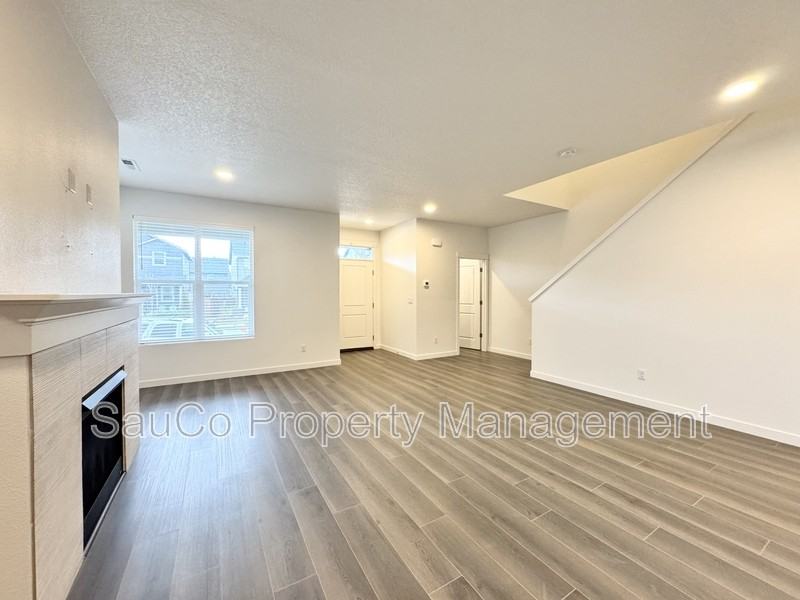 1248 S 28th Ter - Photo 4 of 26