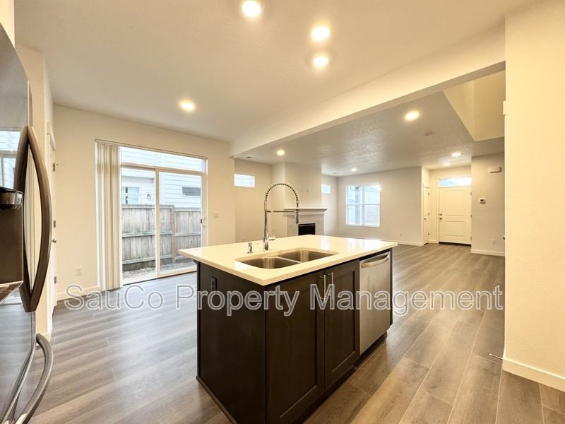 1248 S 28th Ter - Photo 6 of 26