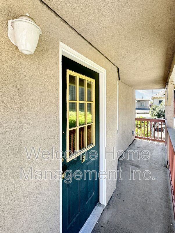 1436 Henry St #F - Photo 2 of 7