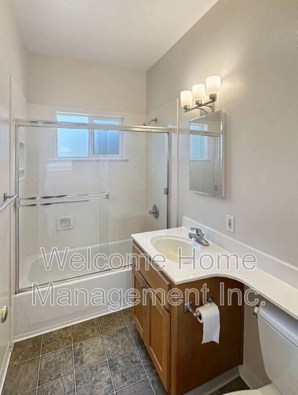 1436 Henry St #F - Photo 6 of 7