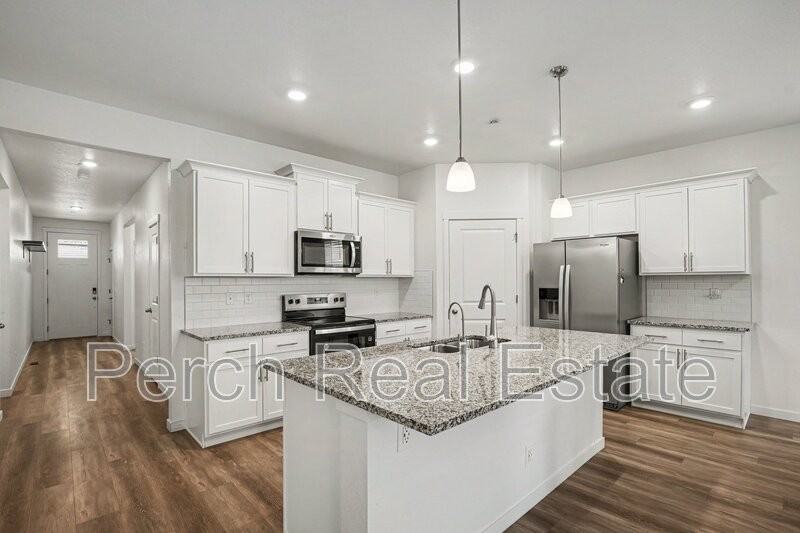 9892 Cathay St - Photo 2 of 22