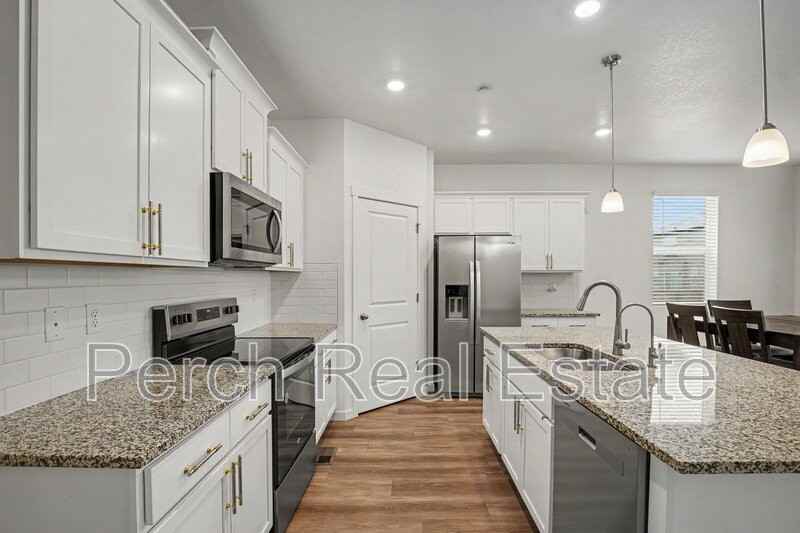 9892 Cathay St - Photo 3 of 22