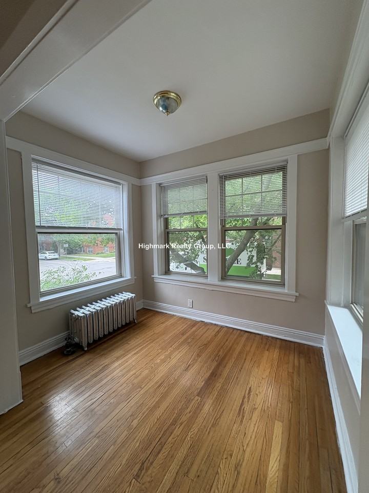 558 Elmwood Ave #4N