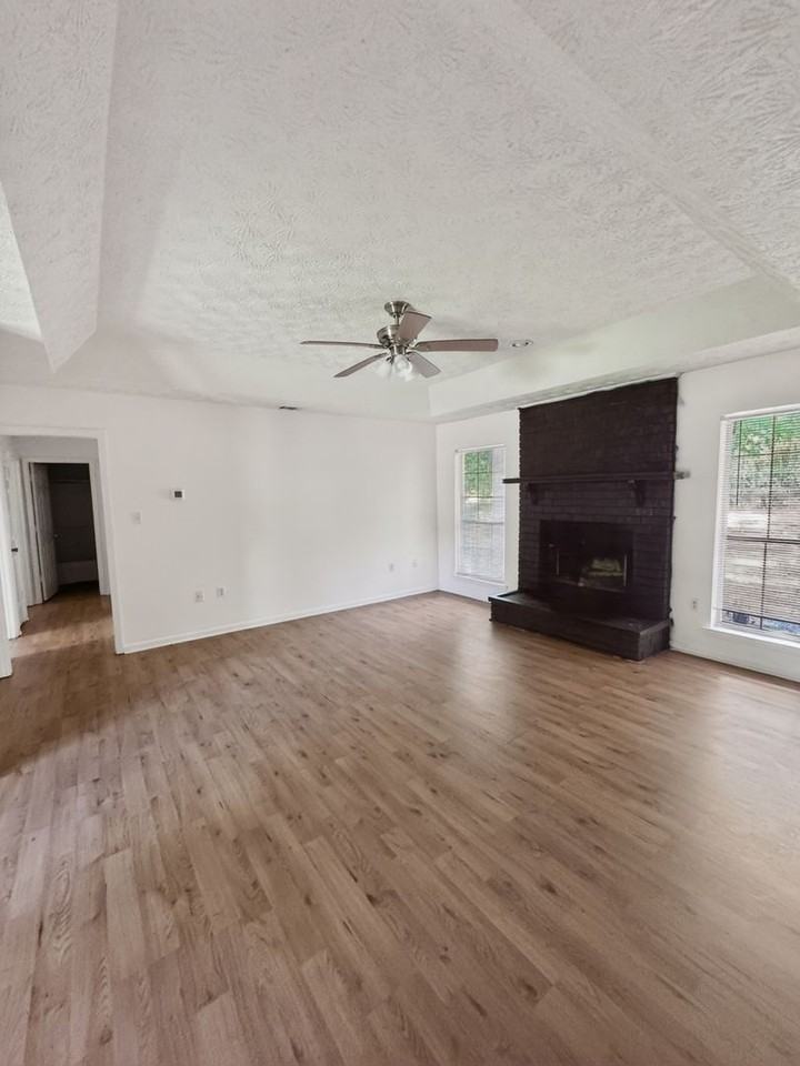613 Ryan Ln - Photo 3 of 15
