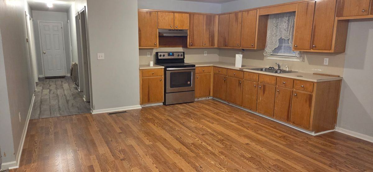 132 Lola St - Photo 4 of 12