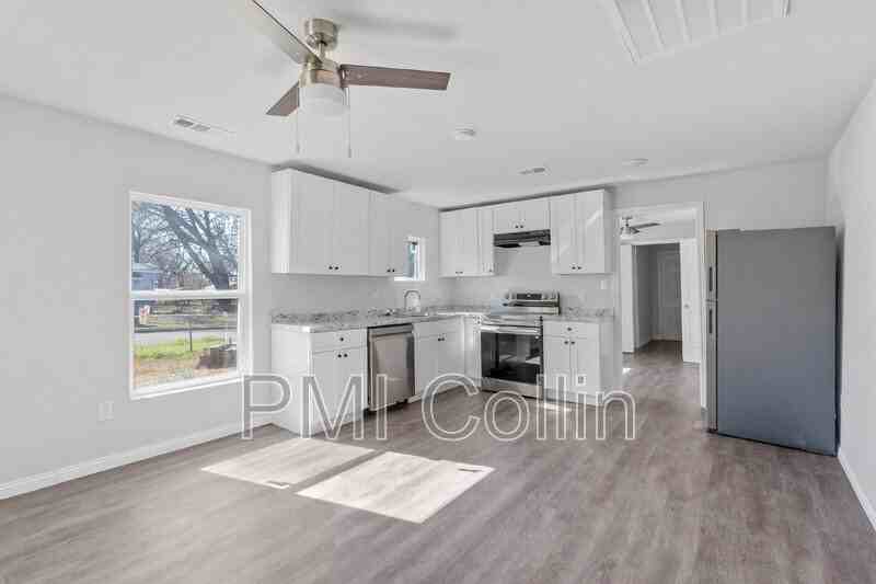 1434 S Rusk St - Photo 4 of 25
