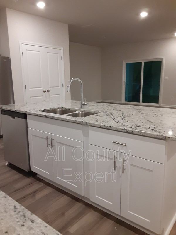 305 Timberland Ave - Photo 6 of 32